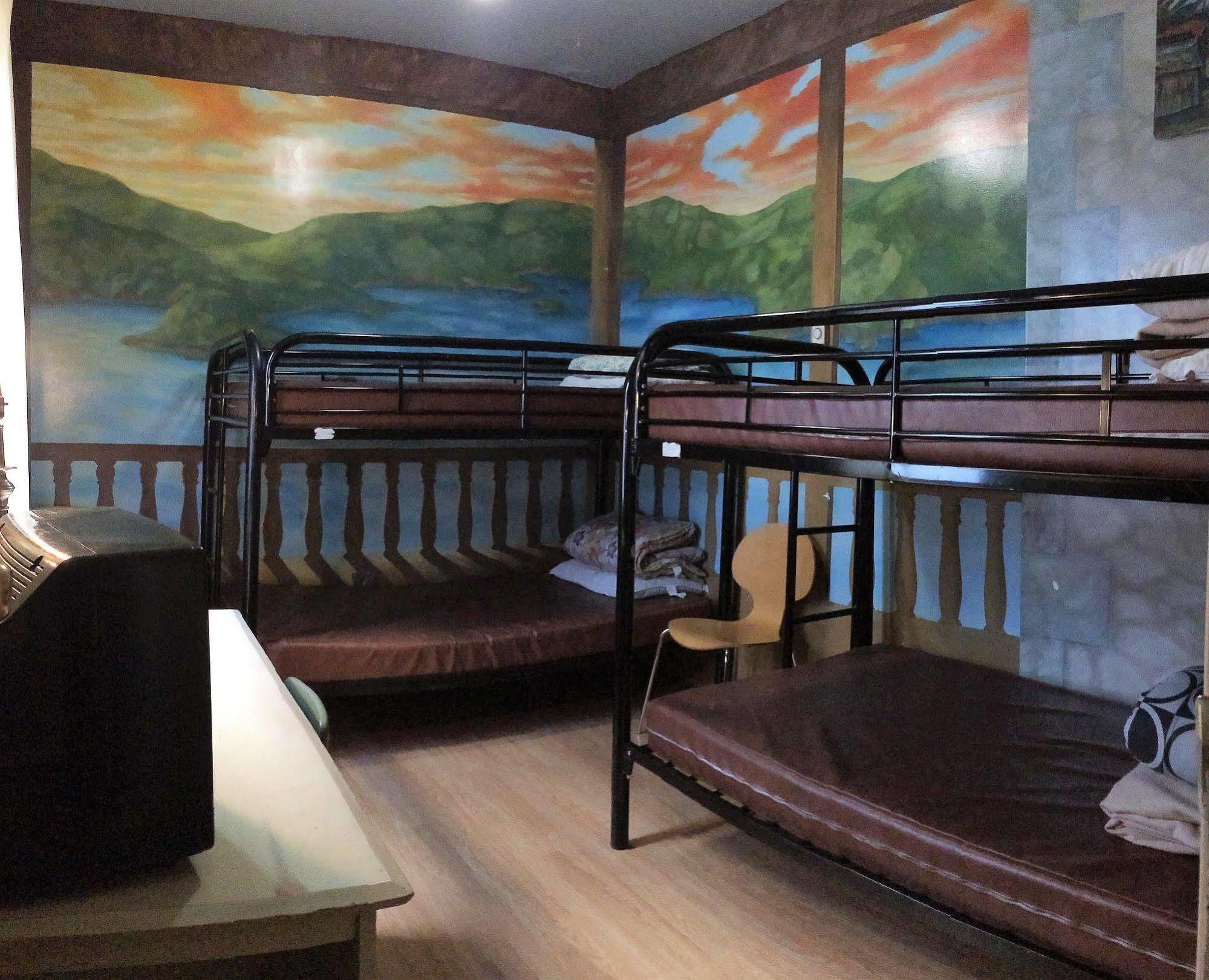 Turtle Hostel Victoria Bagian luar foto