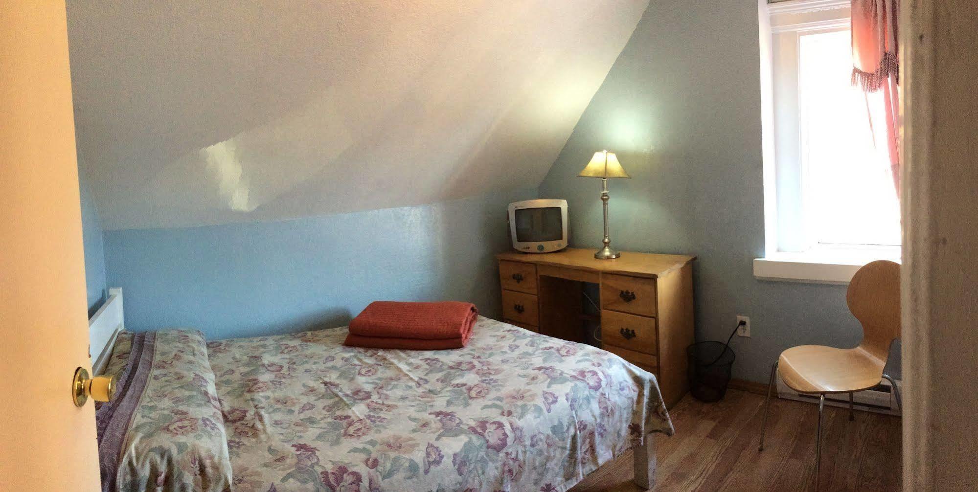 Turtle Hostel Victoria Bagian luar foto